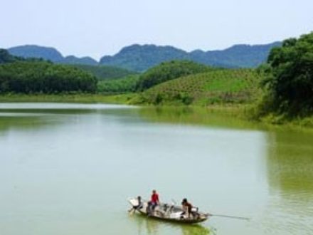 vietnam-motorcycle-tour-to-thac-ba-and-ba-be-lakes