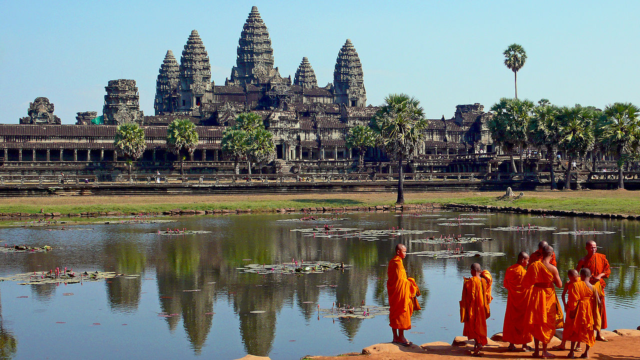 CAMBODIA DIRT MOTORCYCLE TOUR FROM SIEM REAP TO PHNOM PENH Angkor Wat Motorbike Tour