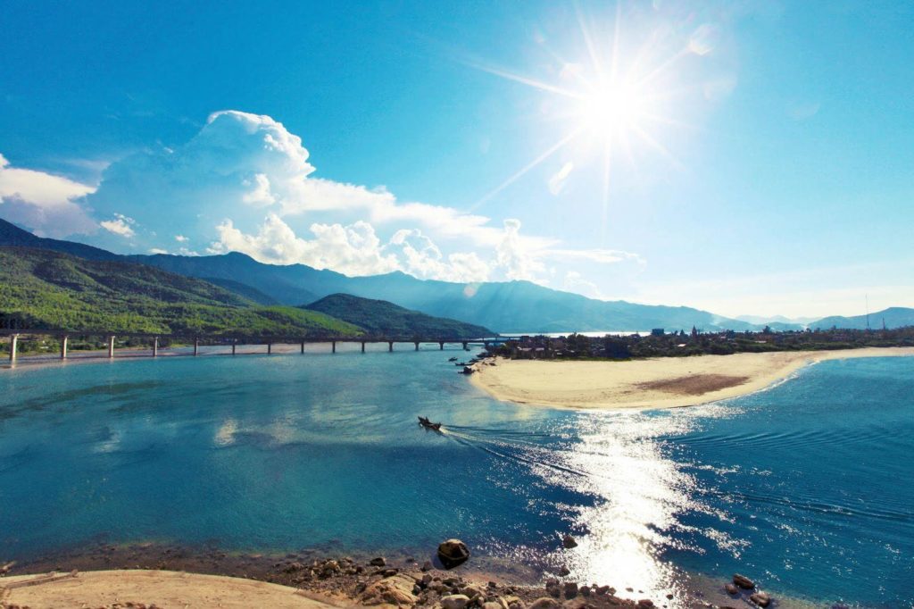 VIETNAM MOTORBIKE TOURS FROM SOUTH TO NORTH ON HO CHI MINH TRAIL & ALONG THE COAST: 