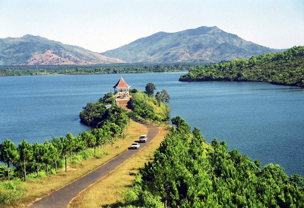 Da Lat Motorbike Tour to Hoi An via Ho Chi Minh trail and Central Highlands: Pleiku motorbike tour to Kon Tum Da Lat Motorbike Tour to Hoi An via Ho Chi Minh trail and Central Highlands: Pleiku motorbike tour to Kon Tum