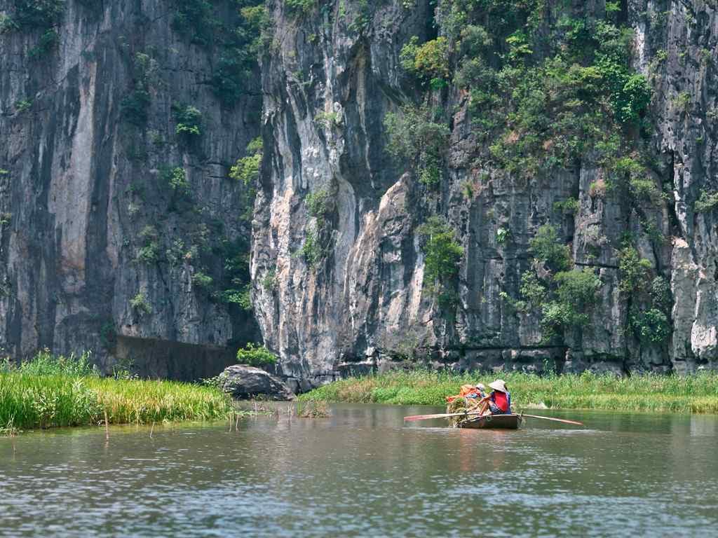 Vietnam Motorbike Tour to Mai Chau, Cuc Phuong, Hoa Lu & Tam Coc: Ninh Binh Motorbike Tours back to Ha Noi Vietnam Motorbike Tour to Mai Chau, Cuc Phuong, Hoa Lu & Tam Coc: Ninh Binh Motorbike Tours back to Ha Noi