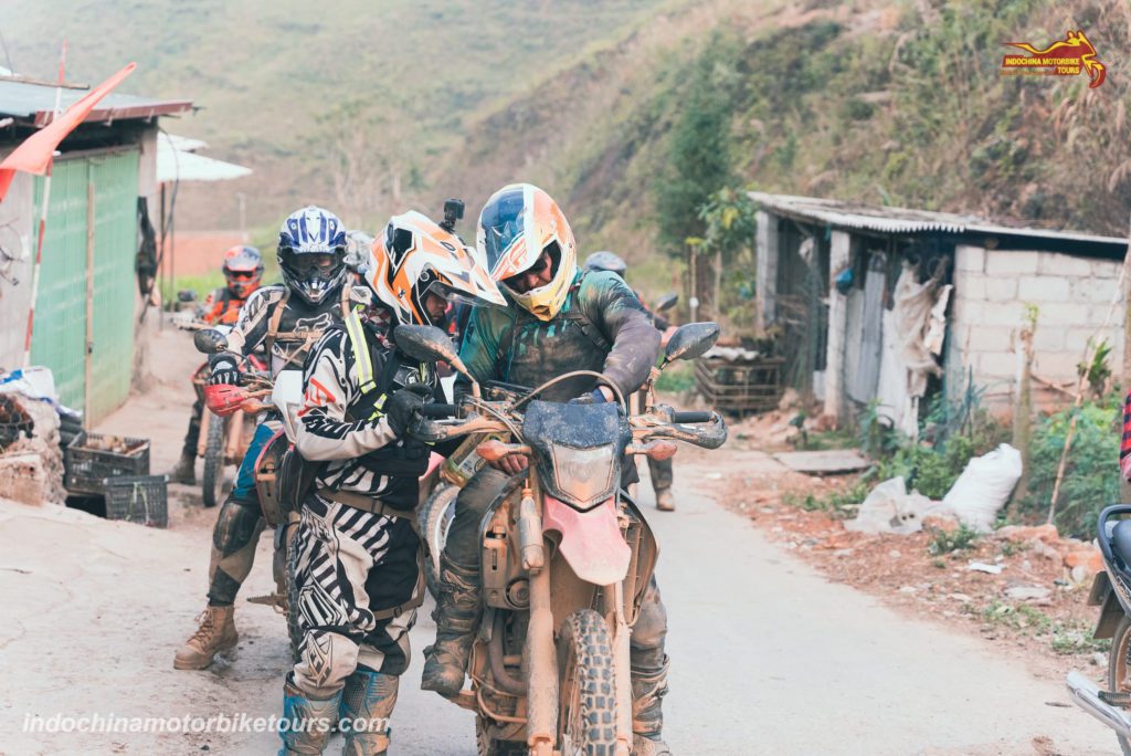 AMAZING NORTH-EAST VIETNAM MOTORBIKE TOUR WITH HALONG BAY Thac Ba Motorcycle Tours to Na Khan 2 AMAZING NORTH-EAST VIETNAM MOTORBIKE TOUR WITH HALONG BAY