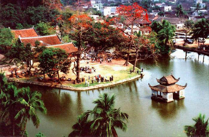 Hanoi Motorbike Tour to Van Phuc Silk village & Thay, Tay Phuong Pagodas Hanoi Motorbike Tour to Van Phuc Silk village & Thay, Tay Phuong Pagodas