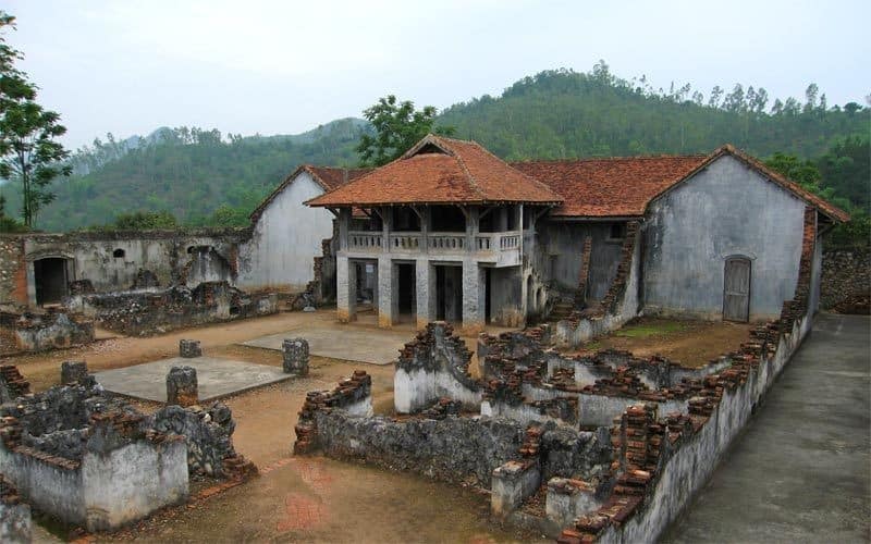 Sapa North-West Motorcycle Tours to Dien Bien Phu - Son La - Mai Chau: Son La City Motorcycle Tours to Phu Yen Sapa North-West Motorcycle Tours to Dien Bien Phu - Son La - Mai Chau: Son La City Motorcycle Tours to Phu Yen