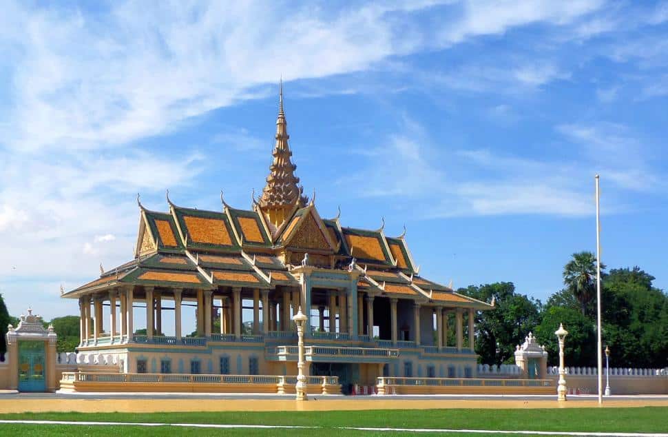 Saigon Motorbike Tour to Siemreap via Mekong Delta and Phnom Penh : Phnom Penh Sightseeing Tour Vietnam Overland Motorbike Tour to Cambodia from Saigon to Siemreap