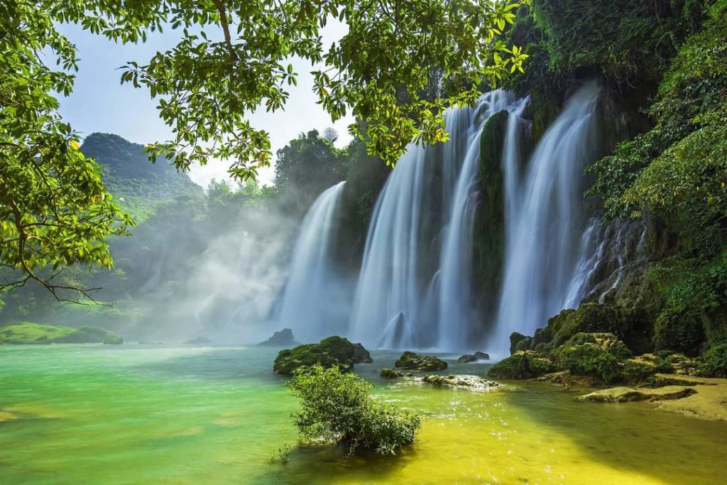 HA GIANG MOTORBIKE TOUR TO CAO BANG AND BA BE LAKE - 6 DAYS Ha Giang Motorbike Tour to Cao Bang and Ba Be Lake