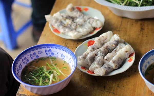 Banh cuon Trung (Steamed Rice Rolls with Egg) Banh cuon Trung (Steamed Rice Rolls with Egg)