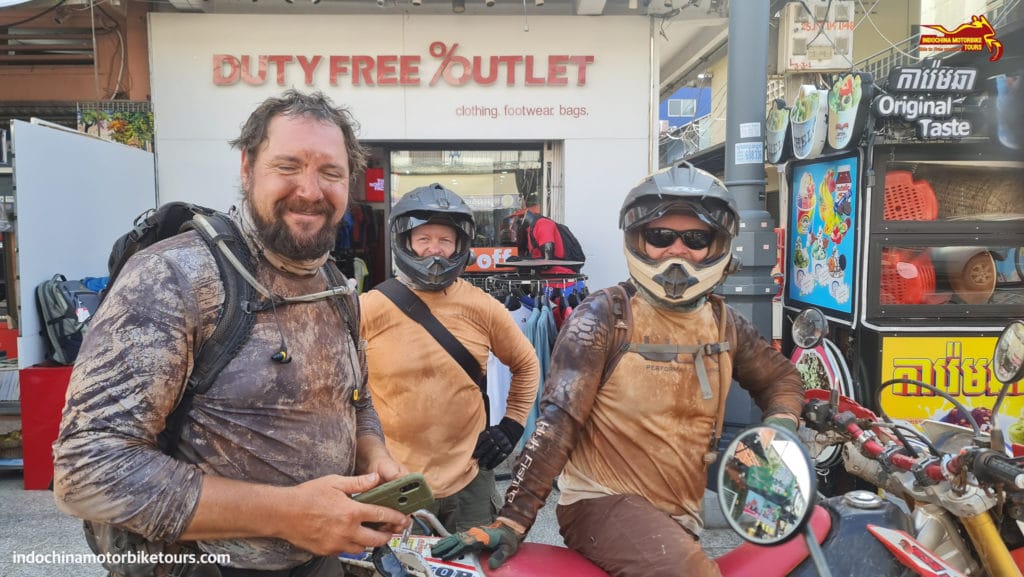 BEST SOUTHERN CAMBODIA MOTORBIKE TOUR IN FOCUS vietnam motorbike tour to cambodia 1 2 BEST SOUTHERN CAMBODIA MOTORBIKE TOUR IN FOCUS